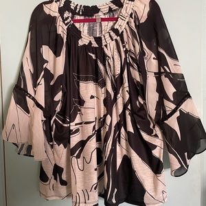 Avenue Size 22/24 top with bell sleeves